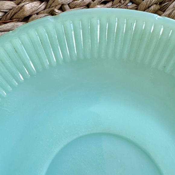 Jadeite Fire King, Anchor Hocking Saucers - Picture 5 of 7